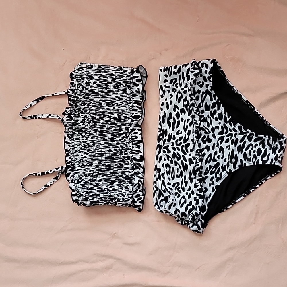 Womens New Highwaisted Swimsuit size Large